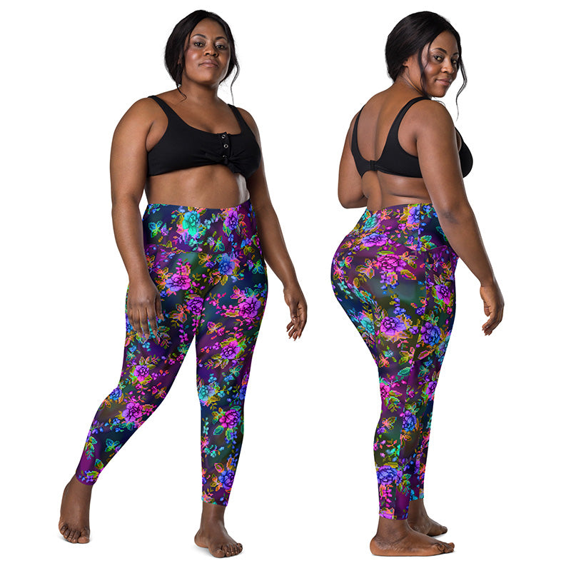 A model showing the back and front of the leggings.